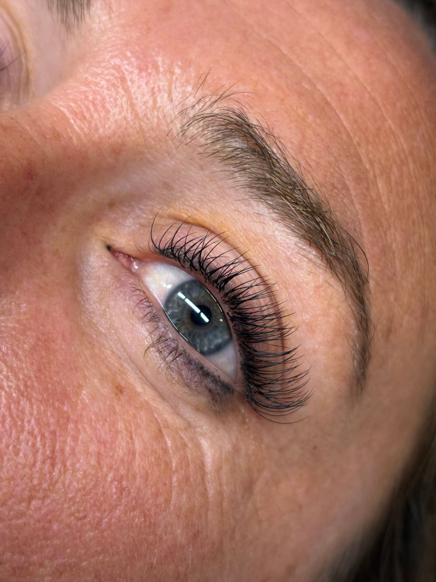Close-up of a volume lash extension set by Ellie